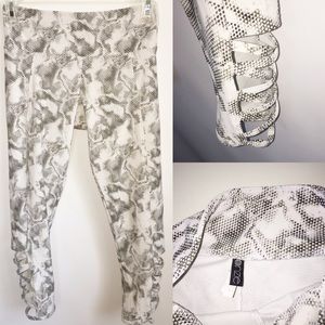 Onzie Weave Yoga Capri Leggings Strappy Side XS